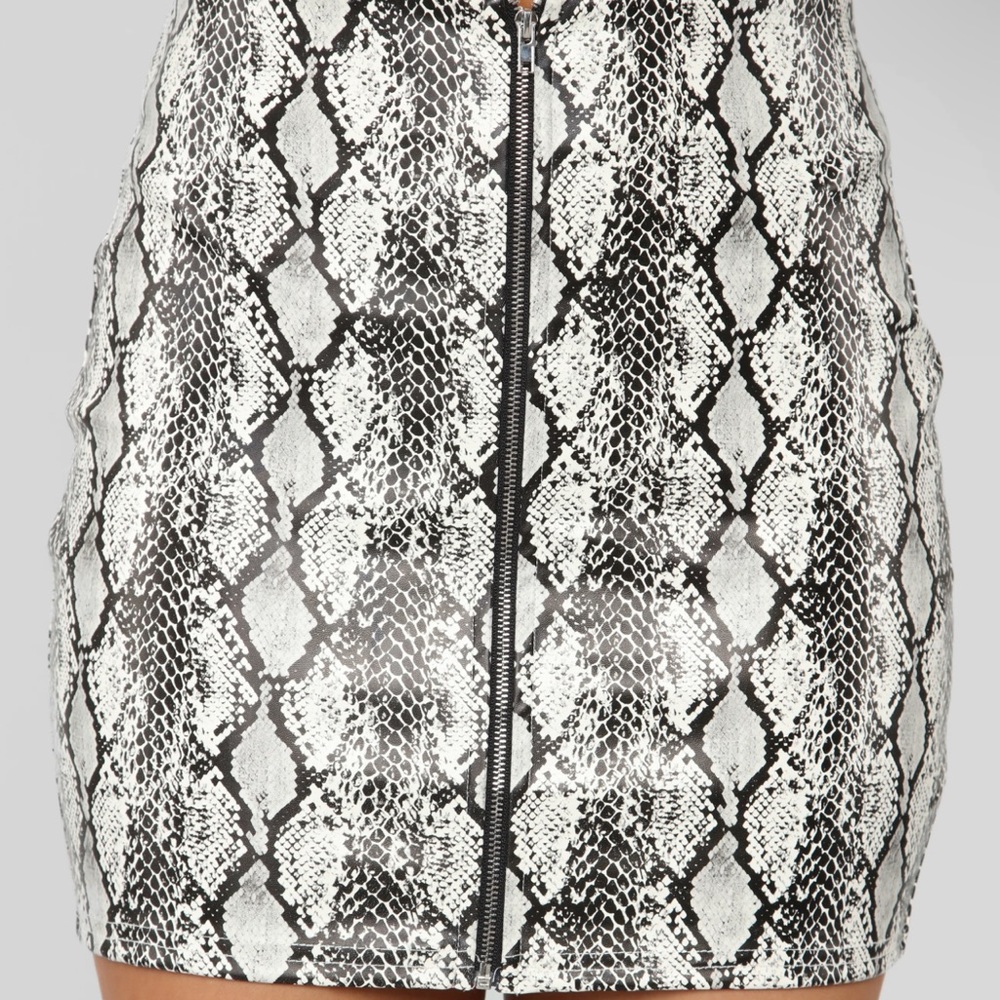 Snake Your Way Through Skirt- White/Grey